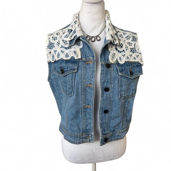 ADORABLE VINTAGE 90's Made in USA Cotton denim lace trim vest medium. - Picture 2 of 7
